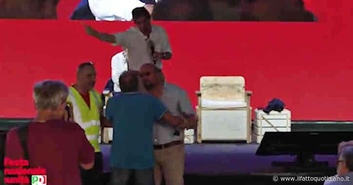 Gentiloni nomina Italia Viva e dalla platea della Festa dell’Unità partono i fischi. E Riotta battibecca con un contestare sull’Ucraina