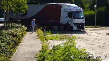 Vrachtwagen komt vast te zitten in Haren