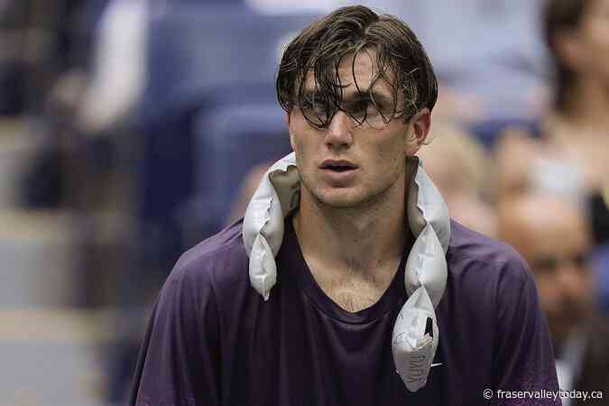 Jannik Sinner reaches the US Open men’s final by beating Jack Draper after both need medical help