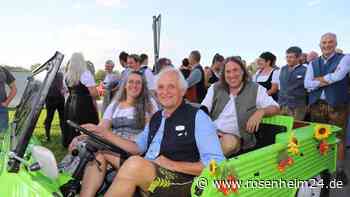 Mit grüner Pick-up-Ente zum Attler Herbstfest: So stimmungsvoll war der Auftakt