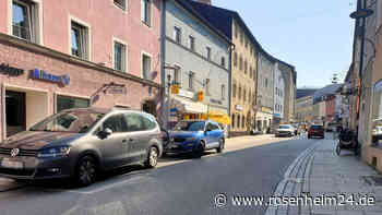 „Chaos“ in der Marktstraße? Teisendorfer Grüne fordern mehr Park-Überwachung