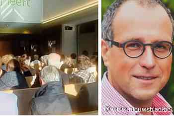 Vrienden en familie nemen massaal afscheid van schooldirecteur Wim (52): “Bedankt voor alles wat je voor ons hebt betekend”