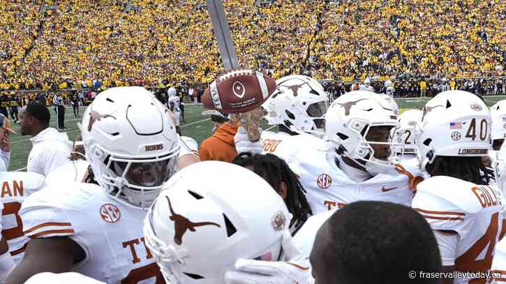 Quinn Ewers throws for 3 touchdowns as No. 3 Texas pounds No. 10 Michigan 31-12