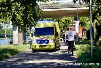 Persoon zwaargewond na mogelijke val van brug