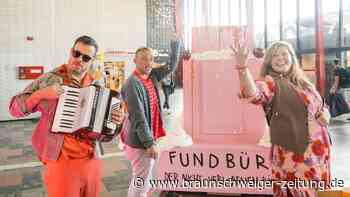 Theater um rollende Torte im Braunschweiger Hauptbahnhof