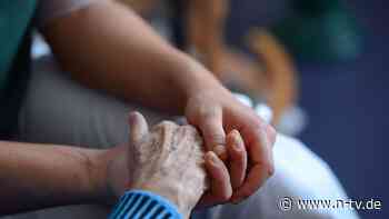 Hilfe holen ist okay: Pflegebedürftigkeit: Wie man das Thema konstruktiv angeht