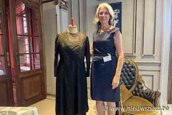 Trouwkleding van honderd jaar geleden betovert bezoekers: “Deze jurk was per ongeluk in zak vodden gesukkeld, maar net op tijd gered”