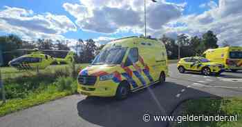 Kind mogelijk zwaargewond bij aanrijding door auto op ‘levensgevaarlijke’ rotonde