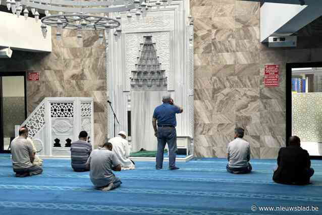 Binnenkijken bij moskee Mehmet Akif tijdens Open Monumentendag: “Als mensen elkaar beter kennen, begrijpen ze elkaar en krijgen ze meer respect”