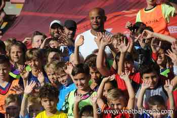 Vincent Kompany brengt bezoek aan Belgische clubs voor speciaal project: "Zonder financiële steun is het onmogelijk om zulke initiatieven te organiseren"