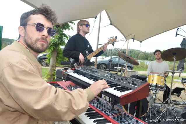 Pianoleraar Steven (36) start jazzband en lanceert meteen ook al eigen plaat: “Van mijn muziek kunnen leven, dat zou top zijn”