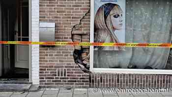 112-nieuws: nieuwe auto in de gevel van huis  • automobilist ernstig gewond