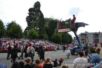 Vuurrijk einde van Hopduvelfeesten, wijk Tenberg maakte mooiste praalwagen