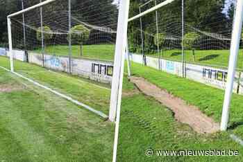 Uitgegraven doellijn is na foutje van gemeentearbeider weer aangelegd: “Ons biljartlaken kan weer bespeeld worden”