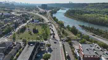 Calgary officials continue to call for reduced water use as repair work hits halfway mark