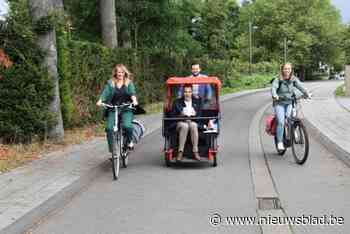 Wetstraatjournalist Christophe Deborsu verkent Pelt in riksja