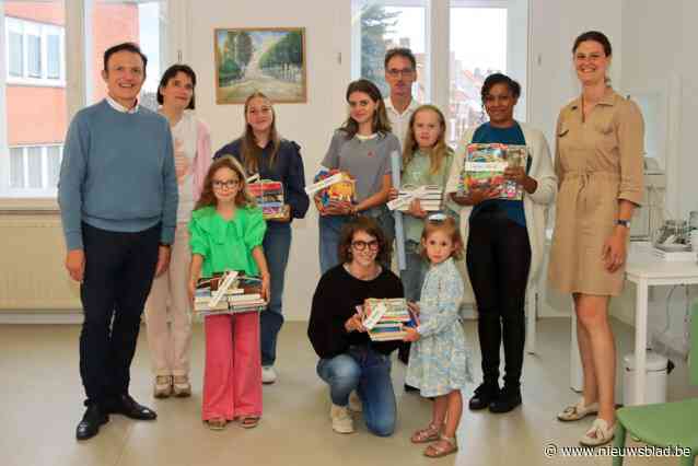 Winnaars bibwedstrijd krijgen boekenpakket cadeau