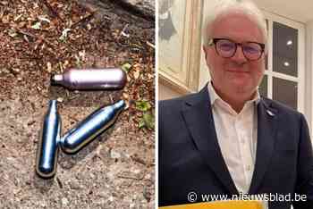 Deze gemeente krijgt steeds meer te kampen met lachgasbussen in het straatbeeld: “Gevaarlijke trend, lachgas is helaas een goedkope drug geworden”