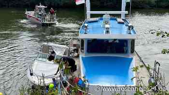 Bootsausflug endet in Uferböschung: Trio und Hund von havarierter Yacht in Bayern gerettet