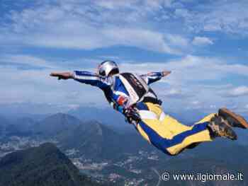 Non si apre la tuta alare: "base jumper" precipita e muore in provincia di Lecco