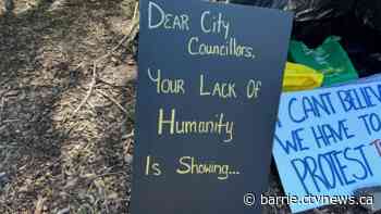 Tensions rise as Berczy Park encampment is dismantled, advocates issued trespass notices