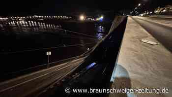 Brücke in Dresden teilweise in die Elbe gestürzt