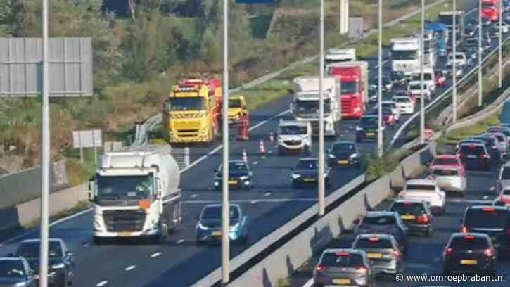Enorme vertraging op A2 door ongeluk en auto met pech