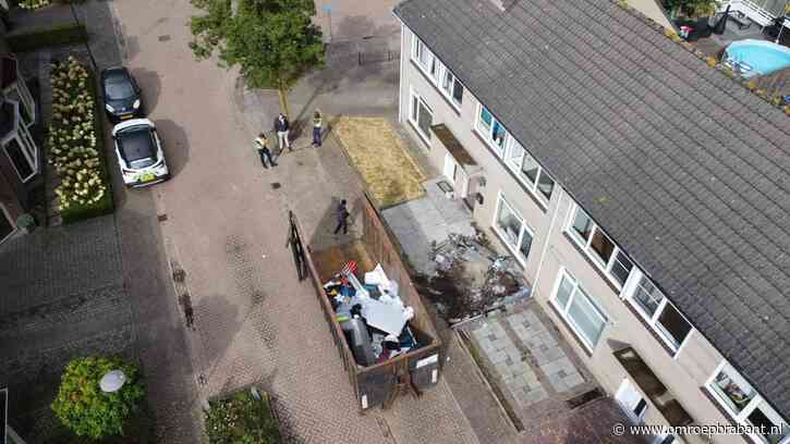 Bewoner die buurt 'teisterde' uit huis gezet, bedrijf ruimt de puinhopen op