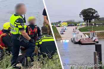 Auto belandt in Maas bij achtervolging: bestuurder zwom weg, maar hij werd toch opgepakt