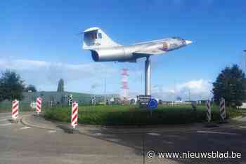 Starfighter op Peerse rotonde krijgt poetsbeurt