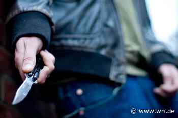 Schüler in Sorge: Mann steht mit Messer vor Schule