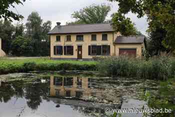 Stad en heemkring verzetten zich tegen afbraak dijkwachtershuis in Neeroeteren: “Wat is dit voor idee?”