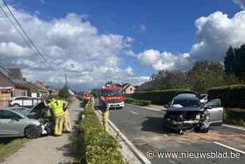 Drie lichtgewonden bij frontale aanrijding op Poederleesteenweg