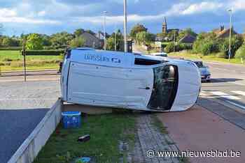 Bestelwagen over de kop in Riemst: een gewonde