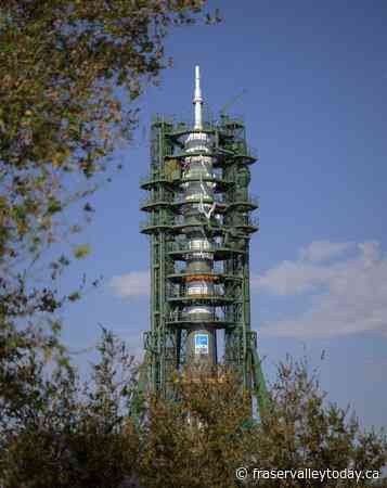 Soyuz craft heads to space station with 2 Russians and 1 American