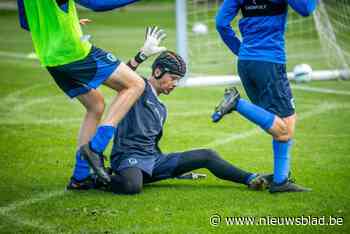 Jeugdkeepers van Genk spelen verplicht met helm: “Ik sta nu met meer vertrouwen op het veld”