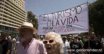 Málaga waarschuwt Britse toeristen om niet met blote bast op straat te lopen