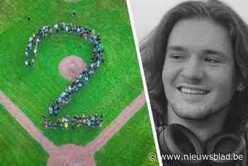 IN BEELD. Zo zag het pakkende eerbetoon van Zonhovense club voor overleden lid Luca eruit