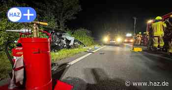 Tödlicher Unfall auf der B65 bei Empelde: Autofahrerin prallt gegen Baum
