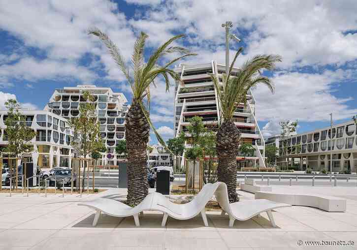 Flanieren vor Balladurs Pyramiden
 - Promenade von Leclercq Associés in La Grande-Motte