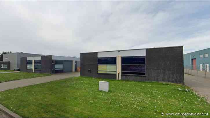 Lelystad - Messen en gestolen spullen gevonden bij controles in bedrijfsruimtes