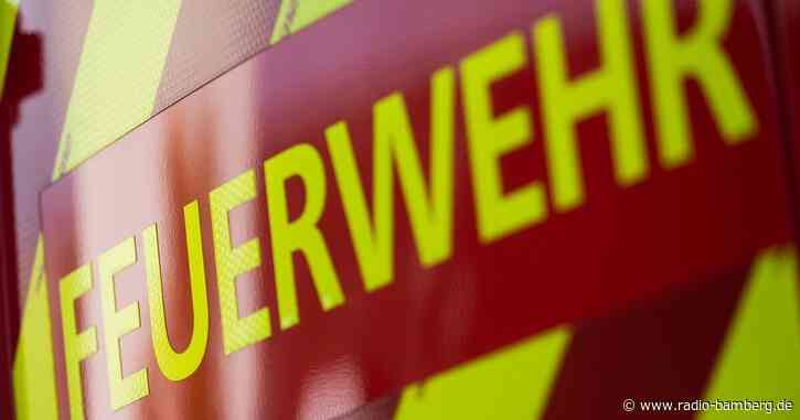 Lagerhalle wohl bei Schweißarbeiten in Brand geraten