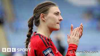 Man Utd defender Blundell announces pregnancy