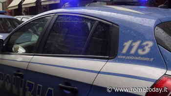 Ladro sfonda vetrina e ruba in due negozi della stessa via