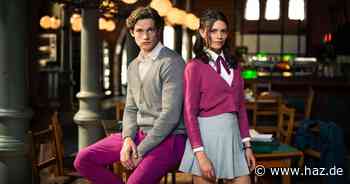 Erstes Video zu „Maxton Hall“ Staffel 2: Damian Hardung liebt die Marienburg