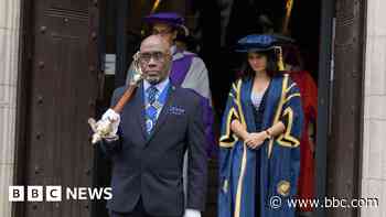Students hail mace bearer as absolute legend