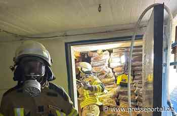 FW Bremerhaven: Feuer in einem Pelletlager