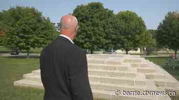 Orillia seeks ownership of federal land where controversial monument once stood