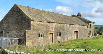 Old barn on edge of green belt to become three new eco-homes