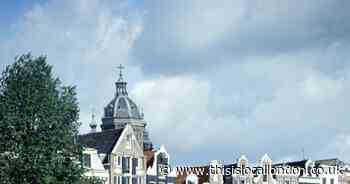 Save money on a weekend trip to Amsterdam this October!
